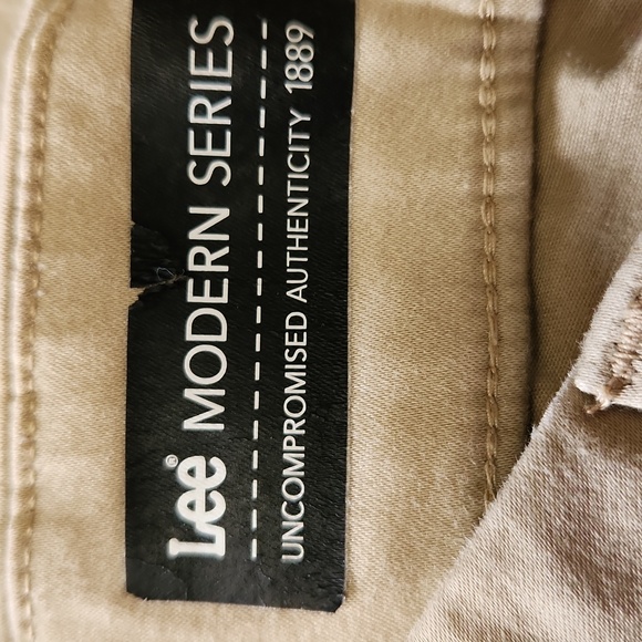 Lee Women's Modern Series Curvy Fit Maxwell Size 2 Short Caramel - Picture 3 of 5